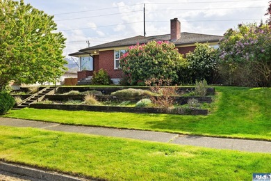 Beach Home For Sale in Port Angeles, Washington