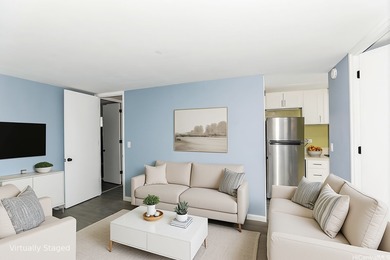 Beach Condo Active Under Contract in Honolulu, Hawaii