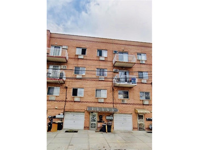 Beach Home For Sale in Flushing, New York