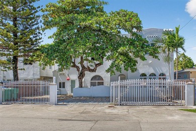 Beach Townhome/Townhouse For Sale in Miami, Florida