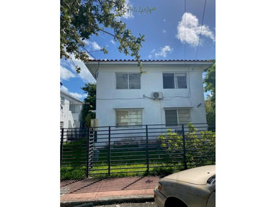 Beach Townhome/Townhouse Sale Pending in Miami Beach, Florida