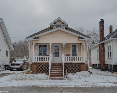 Beach Home Active Under Contract in Port Huron, Michigan