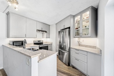 Beach Townhome/Townhouse Sale Pending in West Palm Beach, Florida