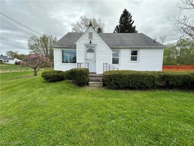 Make this charming mid-century cape cod, featuring 3 bedrooms - Beach Home for sale in Ashtabula, Ohio on Beachhouse.com