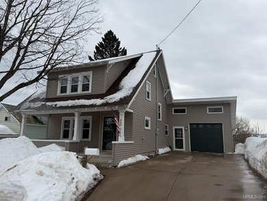 Beach Home Active Under Contract in Marquette, Michigan
