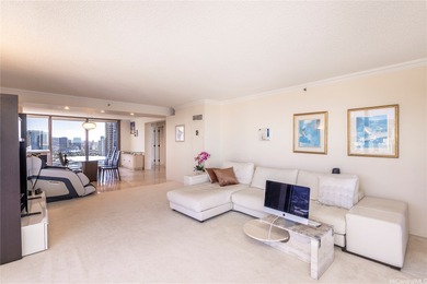 Beach Condo Active Under Contract in Honolulu, Hawaii