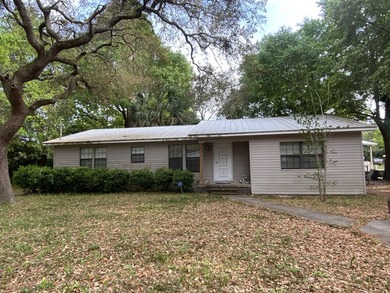 Beach Home Sale Pending in Fort Walton Beach, Florida