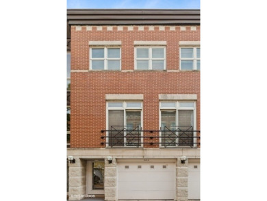 Beach Townhome/Townhouse Sale Pending in Chicago, Illinois