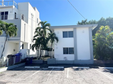 Beach Townhome/Townhouse For Sale in Hollywood, Florida