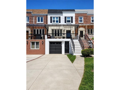 Beach Townhome/Townhouse For Sale in Brooklyn, New York