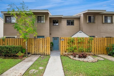 Beach Townhome/Townhouse Sale Pending in Davie, Florida