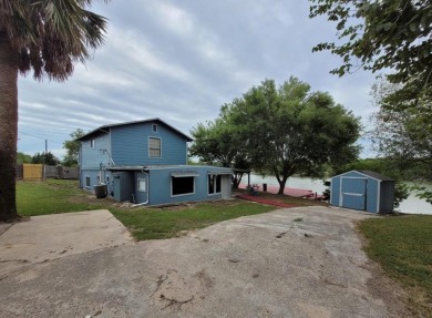 Beach Home For Sale in Bayview, Texas