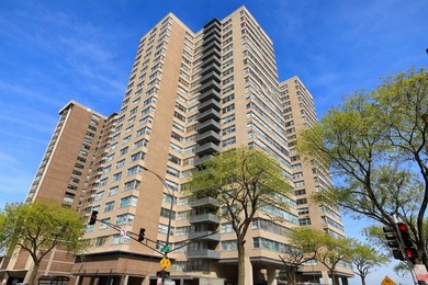 Beach Condo For Sale in Chicago, Illinois
