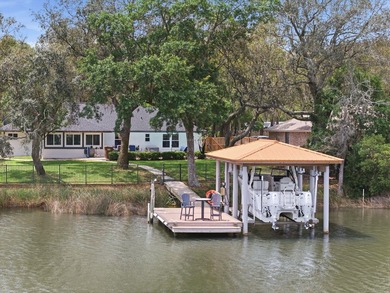 Beach Home For Sale in Navarre, Florida
