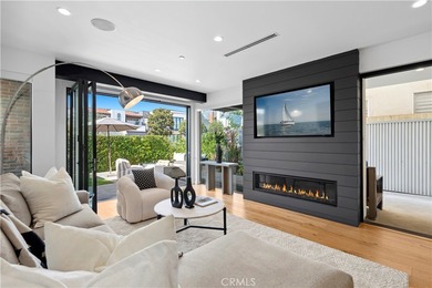 Beach Condo For Sale in Corona Del Mar, California
