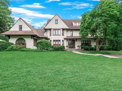 Beach Home Sale Pending in Great Neck, New York