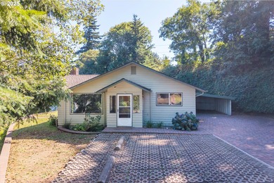 Beach Home For Sale in Coos Bay, Oregon