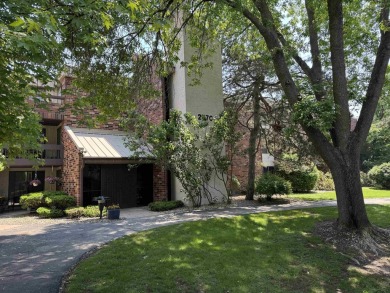 Beach Condo For Sale in Glendale, Wisconsin