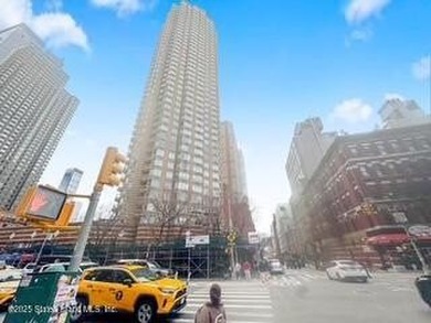 Beach Condo Sale Pending in New York, New York