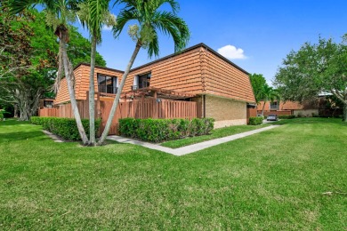 Beach Townhome/Townhouse For Sale in Greenacres, Florida