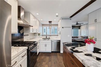 Beach Townhome/Townhouse For Sale in Hermosa Beach, California