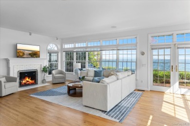 Beach Home For Sale in Laurel, New York