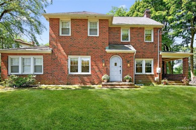 Beach Home Sale Pending in Glen Cove, New York