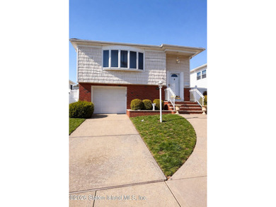 Beach Home Sale Pending in Staten Island, New York