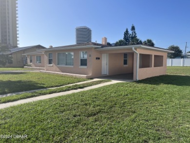 Beach Townhome/Townhouse For Sale in Daytona Beach, Florida