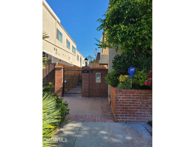 Beach Townhome/Townhouse For Sale in Santa Monica, California