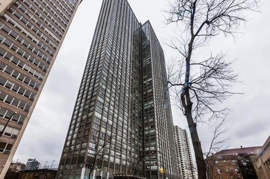 Beach Condo Active Under Contract in Chicago, Illinois