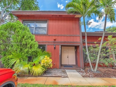 Beach Townhome/Townhouse For Sale in Hollywood, Florida