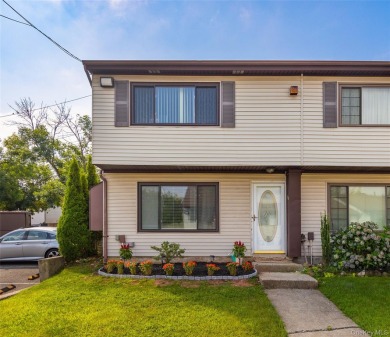 Beach Home Sale Pending in Staten Island, New York