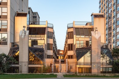 Beach Condo Active Under Contract in Chicago, Illinois