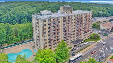 Beach Home Sale Pending in Staten Island, New York