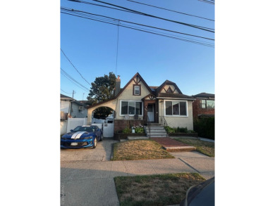Beach Townhome/Townhouse For Sale in Howard Beach, New York