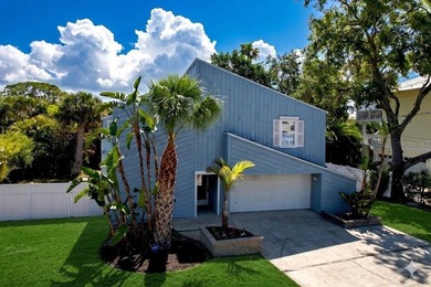 Beach Home For Sale in Palm Harbor, Florida