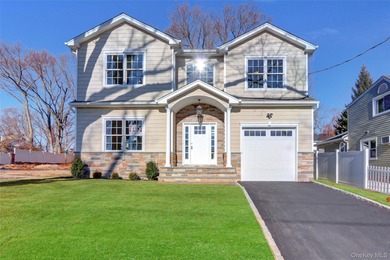 Beach Home For Sale in Bayville, New York