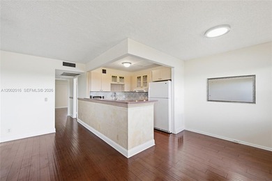 Beach Condo For Sale in Pembroke Pines, Florida