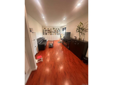 Beach Home For Sale in Flushing, New York