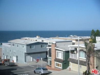 Beach Home For Sale in Manhattan Beach, California