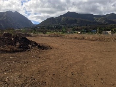 Beach Lot Sale Pending in Wailuku, Hawaii