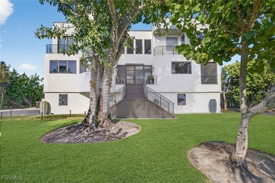 Beach Home For Sale in Sanibel, Florida