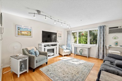 Beach Condo For Sale in Old Orchard Beach, Maine