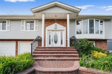 Beach Home For Sale in Baldwin Harbor, New York
