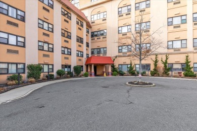 Beach Condo Sale Pending in Long Beach, New York