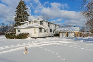 Beach Home For Sale in Benton Harbor, Michigan