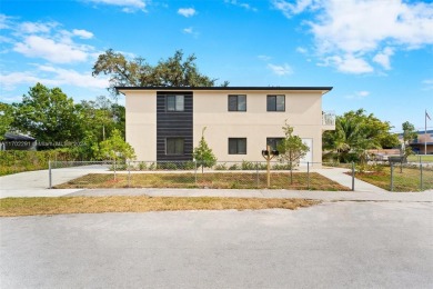 Beach Townhome/Townhouse Sale Pending in Miami, Florida