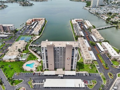 Beach Condo For Sale in South Pasadena, Florida