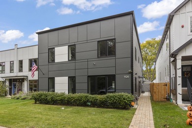 Beach Home For Sale in Evanston, Illinois